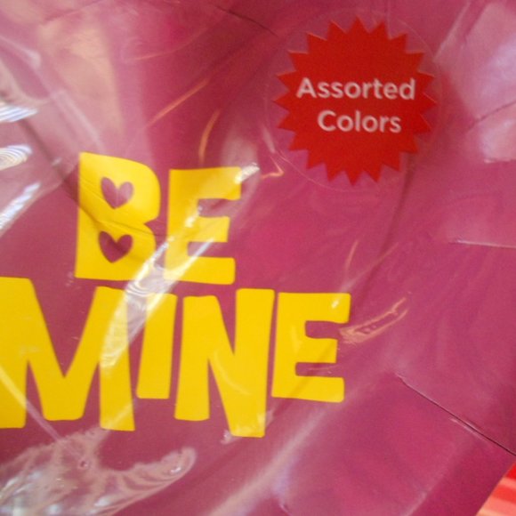 Valentines Lot of Party Plates & Assorted Items - Picture 11 of 16